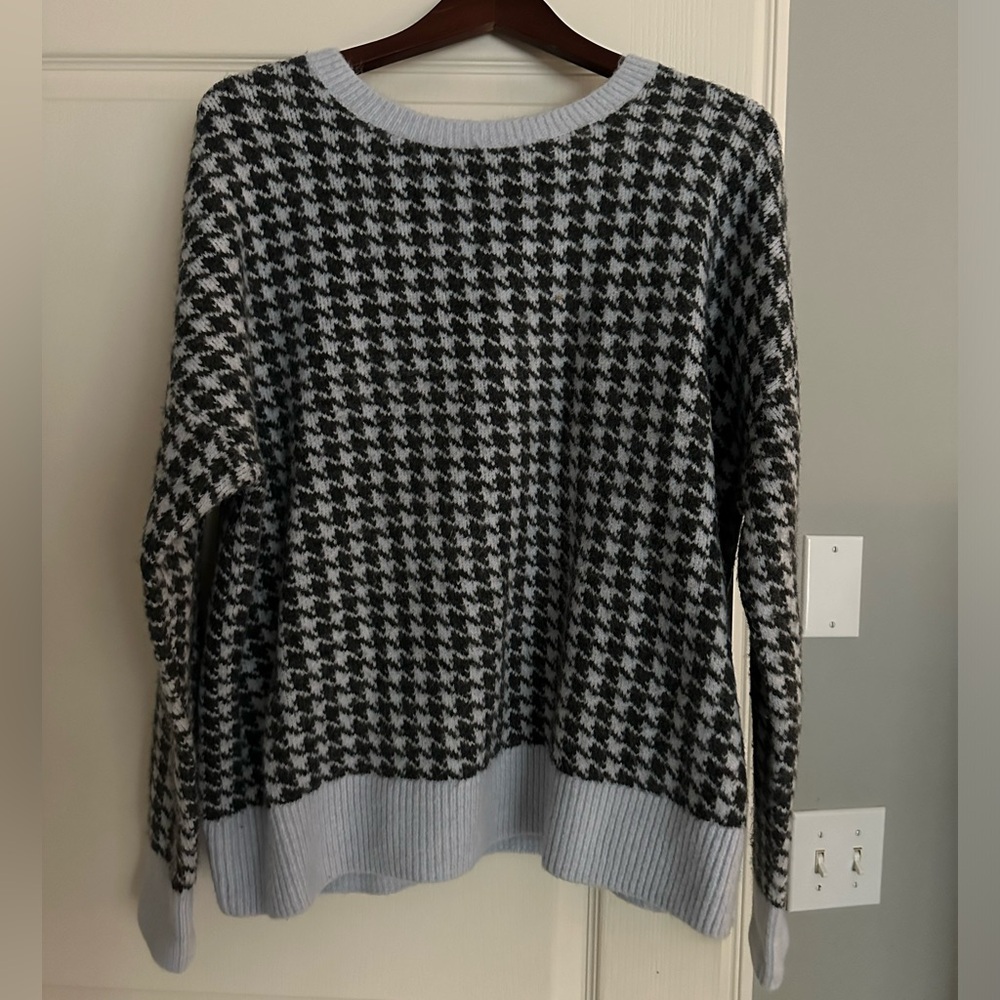 Loft soft and very warm sweater. Size XL. Excellent used condition.